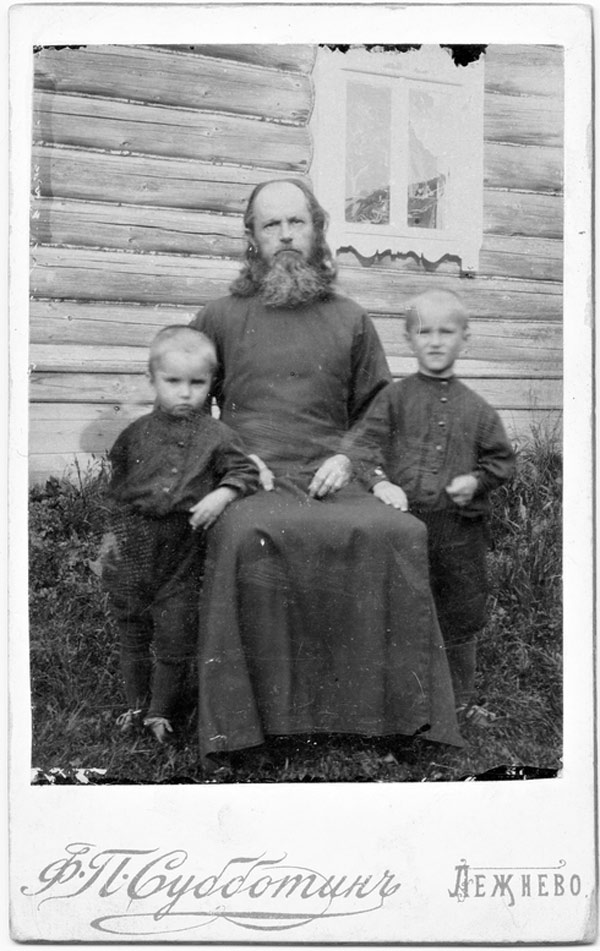 Александр Иоакимович Сваинский с внуками Александр Иоакимович Сваинский с внуками