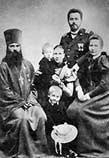 Семья Миловых, слева - отец, священник Милов Дмитрий Петрович