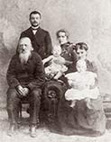 Похвалынский Алексей Васильевич (будучи чиновником) с супругой Марией Федоровной, детьми и родителями