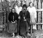 Священномученик Василий Покровский с женой Клавдией (Соколовой) и детьми