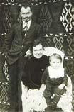 Старший сын Андрей Андреевич священника Андрея Сосновцева с семьей, 1920 г.