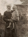 С внуком Алексеем дъякон Алексей Михайлович Смирнов - тесть священника Василия Смирнова, 1924 год