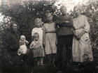 Священник Василий Арсеньевич Смирнов с детьми