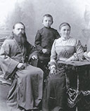 Священник Чернобровцев Василий Александрович с матушкой Марией и сыном Виктором