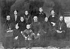 Петр Чельцов (крайний слева) и его семья, крайний справа - о. Михаил, его брат
